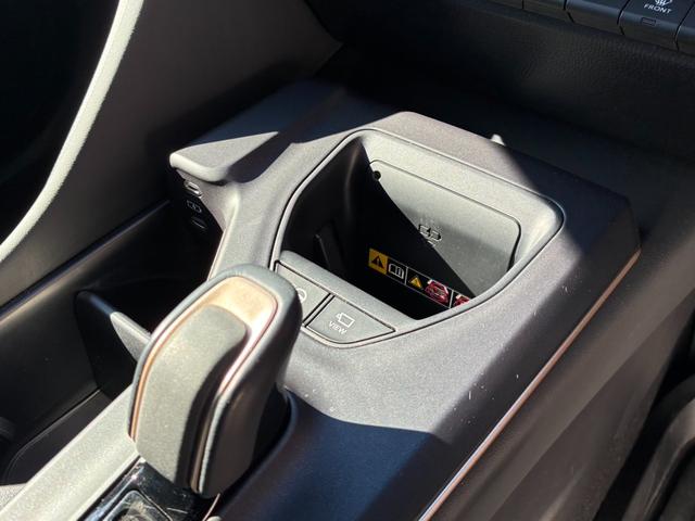 クラウンクロスオーバー ＲＳアドバンスド　新車保証継承　純正ナビ　３６０度カメラ　オートハイビームＬＥＤヘッドライト　アダプティブクルーズコントロール　ＢＳＭ　ヒーター付きレザーシート　ヘッドアップディスプレイ　ＥＴＣ２．０　ベンチレーション（15枚目）