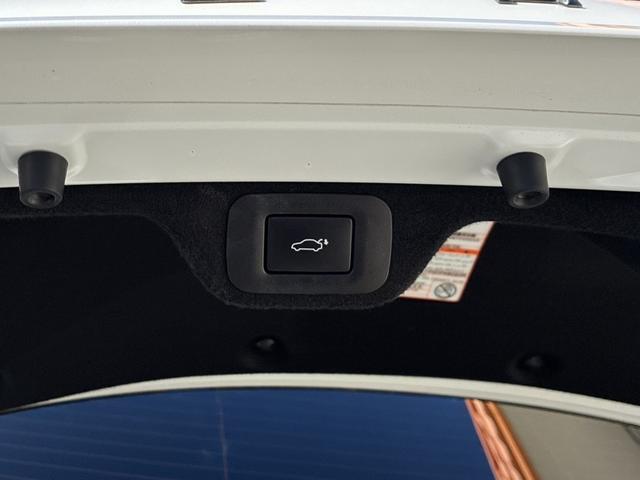 クラウンクロスオーバー ＲＳアドバンスド　新車保証継承　純正ナビ　３６０度カメラ　オートハイビームＬＥＤヘッドライト　アダプティブクルーズコントロール　ＢＳＭ　ヒーター付きレザーシート　ヘッドアップディスプレイ　ＥＴＣ２．０　ベンチレーション（30枚目）