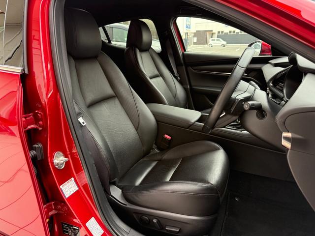 MAZDA3ファストバック X Lパッケージ ユーザー買取 黒革シート マツダコネクトナビ 全方位カメラ USBポート レーダークルーズ LEDヘッド シートメモリー パワーシート ステアリングヒーター(19枚目)