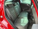 セカンドシートも使用感少なく良好な状態を保っております。