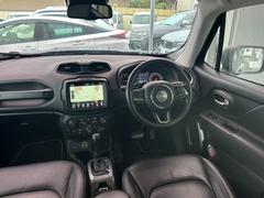 ���Ԥ����ʤ��ڤ�Ω�ä����å���ܡ��ɥǥ�����䡢������¦�ΥС��ϥ�ɥ뤬�����׼֤ΰ���Ǥ��뤳�Ȥ򥢥ԡ��뤷�ޤ��� 5