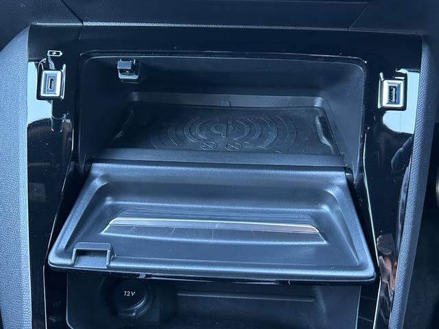 �X�}�[�g�t�H���p�̒u�������[�d�𑕔����Ă���܂��I