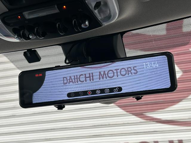 �y�f�W�^���C���i�[�~���[�����z