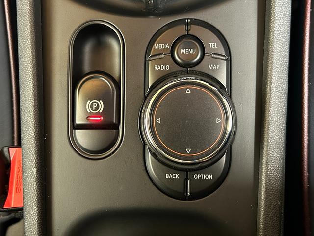 �i�r��ʑ���͂�����̃X�C�b�`�ōs���܂��B