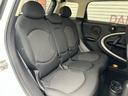 後席シートは使用感が少なく綺麗な状態で保たれています。