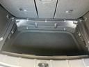 トランク下にも収納スペースがございます
