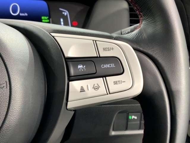 e:HEVホーム20週年特装車/試乗禁煙/プラチナホワイトP 禁煙 新車保証継承 Navi BTaudio ipod/USB接続 CD/フルセグTV リアカメラ ETC LEDライト ステリモ クル-ズCR シ-トH 衝突軽減 サイドSRS 緊急レスキュ-装置(16枚目)