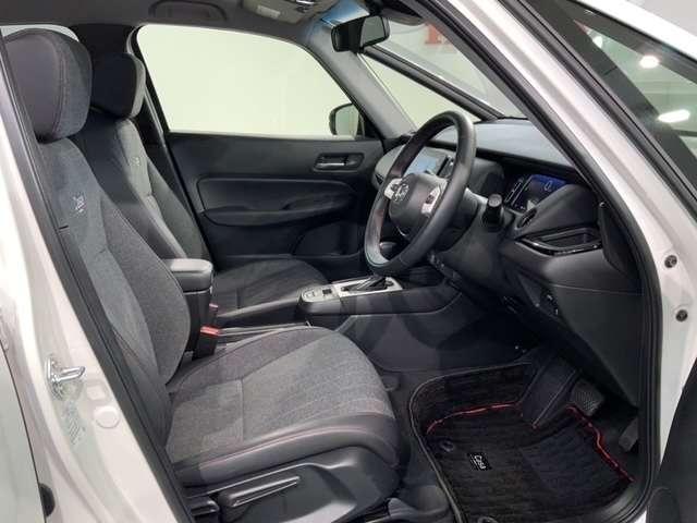 e:HEVホーム20週年特装車/試乗禁煙/プラチナホワイトP 禁煙 新車保証継承 Navi BTaudio ipod/USB接続 CD/フルセグTV リアカメラ ETC LEDライト ステリモ クル-ズCR シ-トH 衝突軽減 サイドSRS 緊急レスキュ-装置(19枚目)
