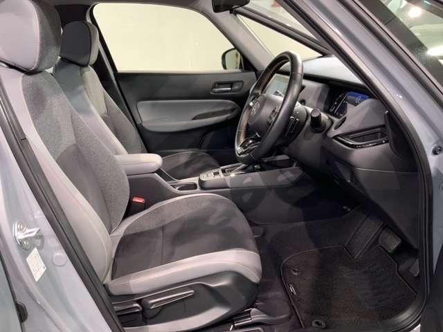 e:HEV RS 禁煙 当社試乗車 新車保証継承 大型Navi BTaudio USB接続可能 フルセグTV Rカメラ ETC LEDライト 衝突軽減装置 サイドカ-テンSRS クル-ズ機能 スマ-トキ- 整備記録簿(18枚目)