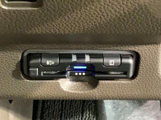 Ｌ　ＨｏｎｄａＳＥＮＳＩＮＧ　禁煙　新車保証継承　ナビ　ＢＴａｕｄｉｏ　ＵＳＢ接続　ＣＤ録音　フルセグＴＶ　ＤＶＤ再生　Ｒカメラ　ＥＴＣ　ＬＥＤライト　パ－キングセンサ－　衝突軽減ブレ－キ　シ－トヒ－タ－　サイドカ－テンＳＲＳ(14枚目)