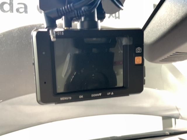 フィットハイブリッド Ｌパッケージ　いまコレ＋新品マット付あんしんＰＫＧ　１オーナ　ナビ＆ＴＶ　地デジフルセグＴＶ　サイドエアバック　ＤＶＤ再生　ＬＥＤ　バックカメラ　オートクルーズコントロール　イモビライザー　ＥＴＣ　ＥＳＣ　ＡＢＳ（13枚目）