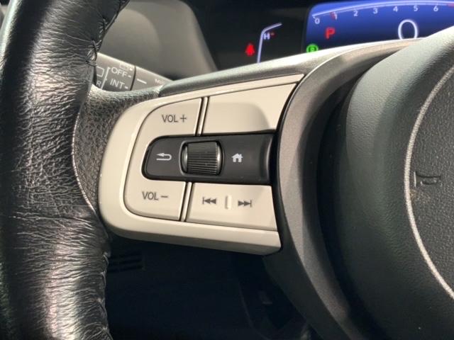 フィット ホーム　ＨＳＥＮＳＩＮＧ２ト－ン最長５年保証ナビ　衝突軽減ブレーキ　禁煙車　ワンオーナー　リアカメ　ＬＥＤライト　フルセグＴＶ　記録簿付　エアバッグ　スマ－トキ－　盗難防止装置　ＥＴＣ車載器　Ｗエアバック（10枚目）