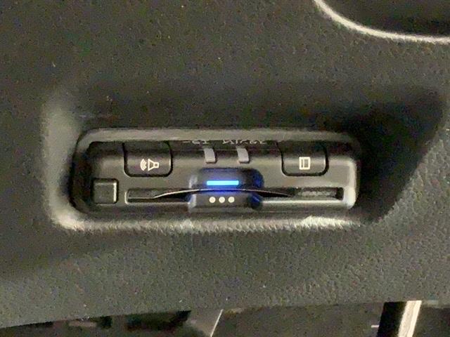 フィット ホーム　ＨＳＥＮＳＩＮＧ２ト－ン最長５年保証ナビ　衝突軽減ブレーキ　禁煙車　ワンオーナー　リアカメ　ＬＥＤライト　フルセグＴＶ　記録簿付　エアバッグ　スマ－トキ－　盗難防止装置　ＥＴＣ車載器　Ｗエアバック（13枚目）
