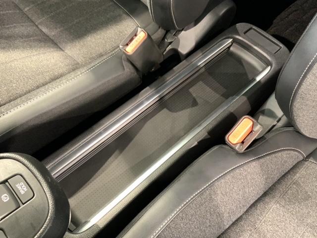 フィット ホーム　ＨＳＥＮＳＩＮＧ２ト－ン最長５年保証ナビ　衝突軽減ブレーキ　禁煙車　ワンオーナー　リアカメ　ＬＥＤライト　フルセグＴＶ　記録簿付　エアバッグ　スマ－トキ－　盗難防止装置　ＥＴＣ車載器　Ｗエアバック（29枚目）