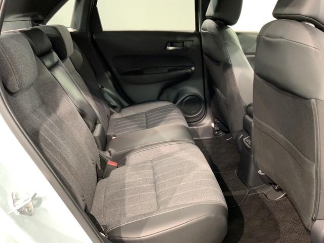 フィット e:HEVホーム HSENSING新車保証試乗車ワンオ-ナ- 前後誤発進抑制機能 助手席エアバッグ 運転席エアバッグ 1オナ 禁煙 LEDライト USB接続 バックカメラ ABS サイドエアバッグ フルセグTV 記録簿(18枚目)