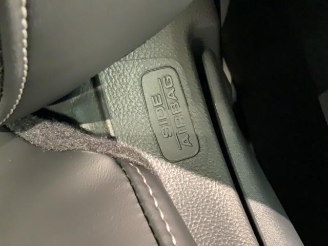 フィット e:HEVホーム HSENSING新車保証試乗車ワンオ-ナ- 前後誤発進抑制機能 助手席エアバッグ 運転席エアバッグ 1オナ 禁煙 LEDライト USB接続 バックカメラ ABS サイドエアバッグ フルセグTV 記録簿(24枚目)