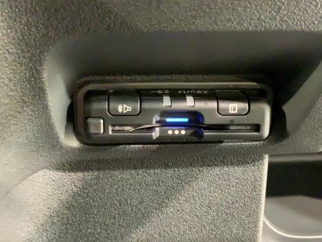 Ｎ－ＢＯＸカスタム ベースグレード　ＨＳＥＮＳＩＮＧ新車保証試乗車ワンオ－ナ－　Ｗ電動ドア　ＵＳＢ接続　ＣＭＢＳ　禁煙　１オーナー　ベンチシート　オートエアコン　スマートキ　フルフラット　ＬＥＤ　盗難防止装置　クルコン　ＥＴＣ　ＥＳＣ（13枚目）