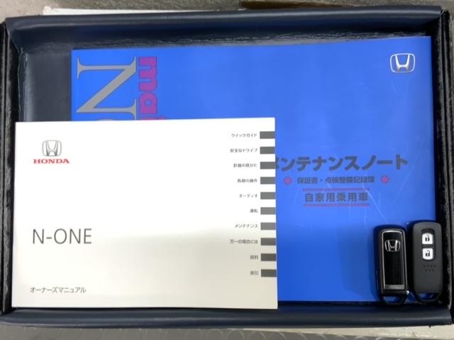 スマートキーは鍵をバッグに入れたままでもドアロックの開閉やエンジンのＯＮ・ＯＦＦができます。夜間や雨の日も鍵を探さなくて良いので便利です。