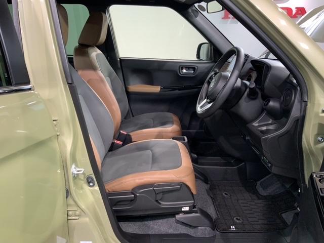 シートは厚めのクッションですのでゆったり座れますよ。