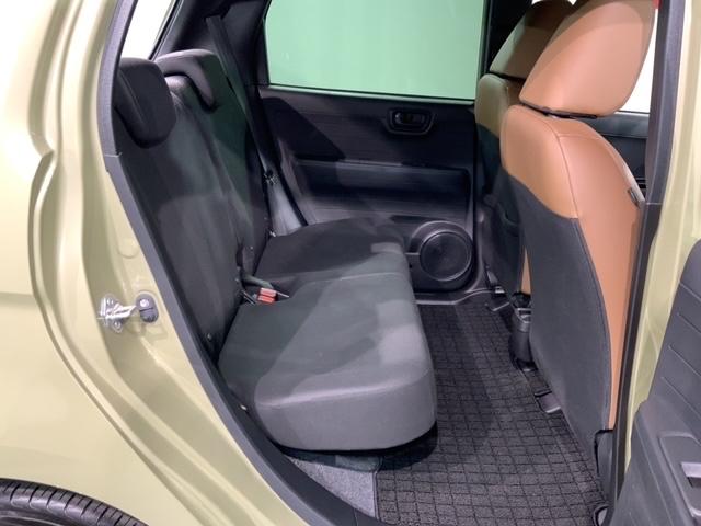 後席も余裕の広さ！ゆったりくつろげます！！