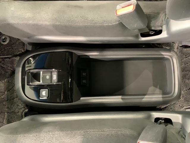 ステップワゴンスパーダ スパーダハイブリッドＧホンダセンシング　１年保証　ワンオ－ナ－　ナビＶＸＭ－１８５ＶＦＮｉ　ＴＶ　Ｒカメラ　ＣＤ録音　ＢＴオ－ディオ　ＤＶＤ　ＥＴＣ　ＬＥＤライト　両側電動ドア　ＶＳＡクルコン　アルミ　スマ－トキ－　スペアキ－盗難防止装置（28枚目）