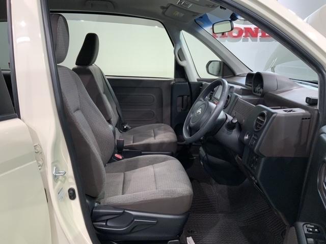 程よい硬さとホールド性が高くロングドライブも疲れにくいシートです。