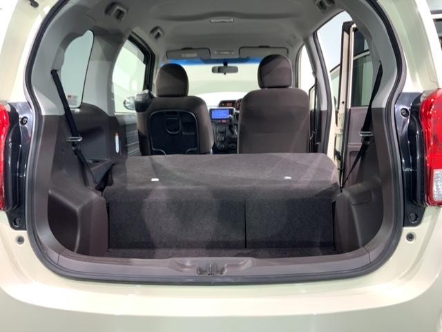 リアシートを倒すと、ラゲッジスペースを広くお使いいただけます！