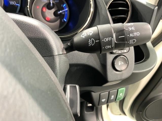 フィットシャトルハイブリッド ハイブリッド・ナビプレミアムセレクション　１年保証　純正ナビ　ＴＶ　Ｒカメラ　ＣＤ録音　音楽機器接続　ＤＶＤ　ＥＴＣ　ＨＩＤ　アルミ　スマ－トキ－　盗難防止装置　整備記録簿　ＡＡＣ　ドアバイザ－　Ｗエアバッグ　ＵＳＢ　Ｂカメラ　ＨＤＤナビ（12枚目）