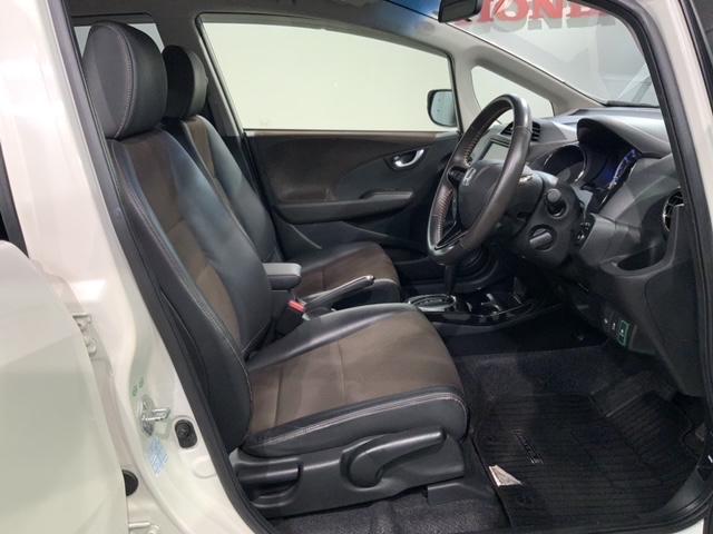 フィットシャトルハイブリッド ハイブリッド・ナビプレミアムセレクション　１年保証　純正ナビ　ＴＶ　Ｒカメラ　ＣＤ録音　音楽機器接続　ＤＶＤ　ＥＴＣ　ＨＩＤ　アルミ　スマ－トキ－　盗難防止装置　整備記録簿　ＡＡＣ　ドアバイザ－　Ｗエアバッグ　ＵＳＢ　Ｂカメラ　ＨＤＤナビ（18枚目）