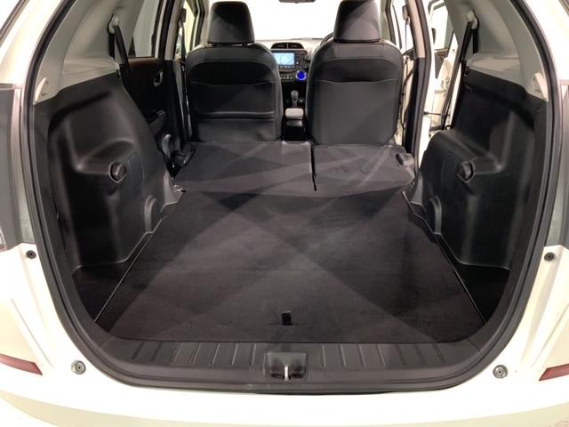 フィットシャトルハイブリッド ハイブリッド・ナビプレミアムセレクション　１年保証　純正ナビ　ＴＶ　Ｒカメラ　ＣＤ録音　音楽機器接続　ＤＶＤ　ＥＴＣ　ＨＩＤ　アルミ　スマ－トキ－　盗難防止装置　整備記録簿　ＡＡＣ　ドアバイザ－　Ｗエアバッグ　ＵＳＢ　Ｂカメラ　ＨＤＤナビ（20枚目）