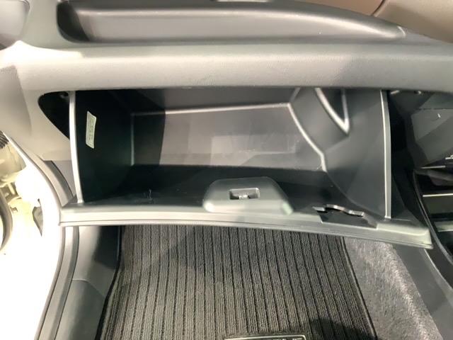 フィットシャトルハイブリッド ハイブリッド・ナビプレミアムセレクション　１年保証　純正ナビ　ＴＶ　Ｒカメラ　ＣＤ録音　音楽機器接続　ＤＶＤ　ＥＴＣ　ＨＩＤ　アルミ　スマ－トキ－　盗難防止装置　整備記録簿　ＡＡＣ　ドアバイザ－　Ｗエアバッグ　ＵＳＢ　Ｂカメラ　ＨＤＤナビ（25枚目）