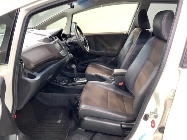 フィットシャトルハイブリッド ハイブリッド・ナビプレミアムセレクション　１年保証　純正ナビ　ＴＶ　Ｒカメラ　ＣＤ録音　音楽機器接続　ＤＶＤ　ＥＴＣ　ＨＩＤ　アルミ　スマ－トキ－　盗難防止装置　整備記録簿　ＡＡＣ　ドアバイザ－　Ｗエアバッグ　ＵＳＢ　Ｂカメラ　ＨＤＤナビ（28枚目）