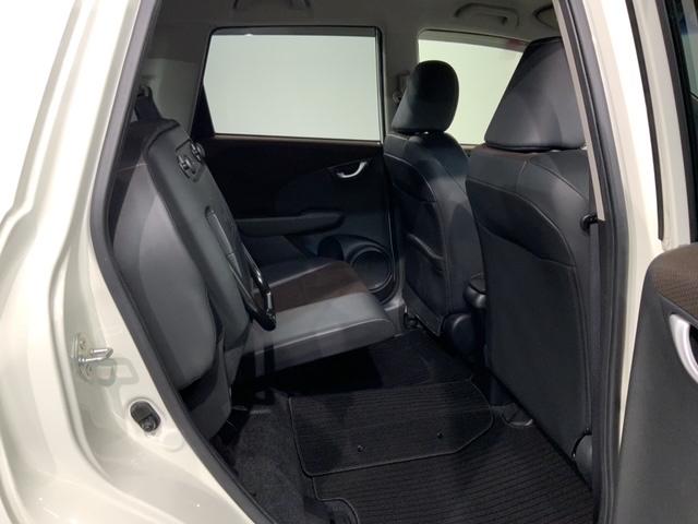 フィットシャトルハイブリッド ハイブリッド・ナビプレミアムセレクション　１年保証　純正ナビ　ＴＶ　Ｒカメラ　ＣＤ録音　音楽機器接続　ＤＶＤ　ＥＴＣ　ＨＩＤ　アルミ　スマ－トキ－　盗難防止装置　整備記録簿　ＡＡＣ　ドアバイザ－　Ｗエアバッグ　ＵＳＢ　Ｂカメラ　ＨＤＤナビ（31枚目）