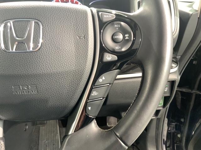 �N���[�Y�R���g���[���𑕔����Ă��܂��B�������H�Ȃǂň��̑��x�ő����Ă����̂ŉ^�]���y�ł���I���x��ݒ�ł��܂��̂ŁA�X�s�[�h�̏o�������ɂ����ӂł��܂��B