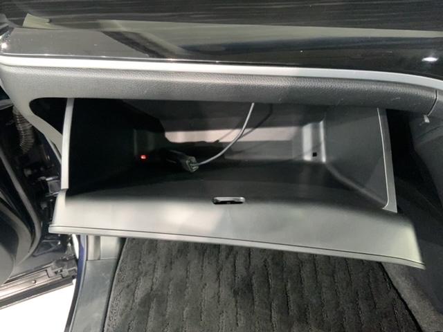 ���Џ��i���Z���^�[�ɂē��O���̃N���[�j���O�����{���Ă���܂��I