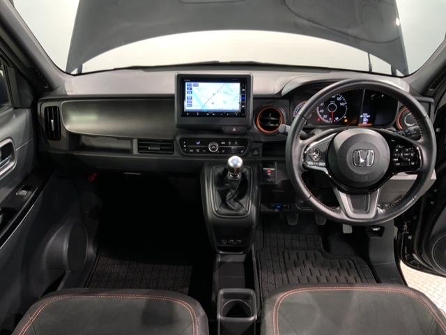 �g���₷�����C�A�E�g�̃_�b�V���{�[�h���ӂł��B�I�[�g�G�A�R���⏬������ȂǊ��������������ڂł��B