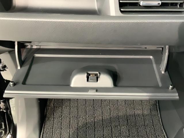 ���Џ��i���Z���^�[�ɂē��O���̃N���[�j���O�����{���Ă���܂��I