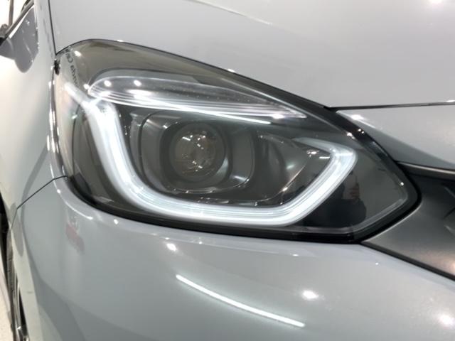 フィット ｅ：ＨＥＶＲＳ　ペット臭有り　Ｈ　ＳＥＮＳＩＮＧ　最長５年保証　純正ナビ　ＴＶ　Ｒカメラ　ＥＴＣ　ＬＥＤライト　ＶＳＡ　アルミ　スマ－トキ－　スペアキ－　盗難防止装置　整備記録簿　ドアバイザ－　ＡＡＣ　Ｗエアバッグ（8枚目）