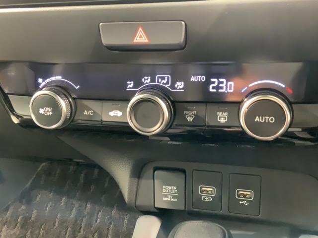 フィット ｅ：ＨＥＶＲＳ　ペット臭有り　Ｈ　ＳＥＮＳＩＮＧ　最長５年保証　純正ナビ　ＴＶ　Ｒカメラ　ＥＴＣ　ＬＥＤライト　ＶＳＡ　アルミ　スマ－トキ－　スペアキ－　盗難防止装置　整備記録簿　ドアバイザ－　ＡＡＣ　Ｗエアバッグ（10枚目）