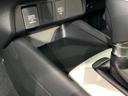 e:HEVホーム HSENSING新車保証試乗車ワンオ-ナ- 前後誤発進抑制機能 助手席エアバッグ 運転席エアバッグ 1オナ 禁煙 LEDライト USB接続 バックカメラ ABS サイドエアバッグ フルセグTV 記録簿(27枚目)