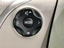ステアリングにオーディオ操作スイッチが付いています。オーディオ画面に直接タッチしなくても操作が出来ますので、運転に集中できます。