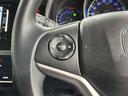 ステアリングにオーディオ操作スイッチが付いています。オーディオ画面に直接タッチしなくても操作が出来ますので、運転に集中できます。