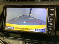 リバースギアに入れるだけで後方の表示へ切り替わります。夜間や雨の日の駐車も楽になりますよ。 5