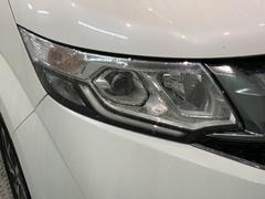 ＬＥＤヘッドライトは、点灯の瞬間から最大光量を発揮し、突然暗くなるトンネルなどでの安定感を高めます。 7