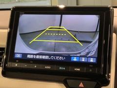 リバースギアに入れるだけで後方の表示へ切り替わります。夜間や雨の日の駐車も楽になりますよ。 6