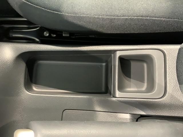 フィット 13G・Lホンダセンシング 最長5年保証 ナビVXM-195VFi TV Rカメラ CD録音 BTオ-ディオ DVD ETC LEDライト VSA クルコン フォグ スマートキー 盗難防止装置 整備記録簿 AAC Wエアバッグ(28枚目)