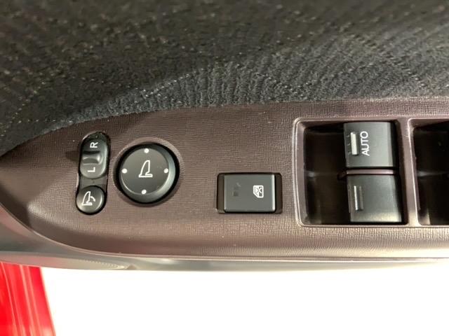 N-ONE プレミアムツアラー 2ト-ン 1年保証 ワンオーナー HID VSA アルミ スマ-トキ- スペアキ- 盗難防止装置 整備記録簿 ドアバイザ- Wエアバッグ AAC 1オーナー Rカメ Wエアバック キーレス ターボ(10枚目)