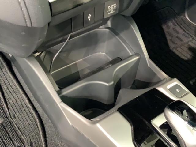 フィットハイブリッド Ｌホンダセンシング　最長５年保証　ワンオーナー　ナビＶＸＭ－１８７ＶＦＥｉ　ＴＶ　Ｒカメラ　ＣＤ録音　ＢＴオ－ディオ　ＤＶＤ　ＥＴＣ　ＬＥＤライト　ＶＳＡ　クルコン　フォグ　スマートキー　盗難防止装置　整備記録簿　ＡＡＣ（27枚目）