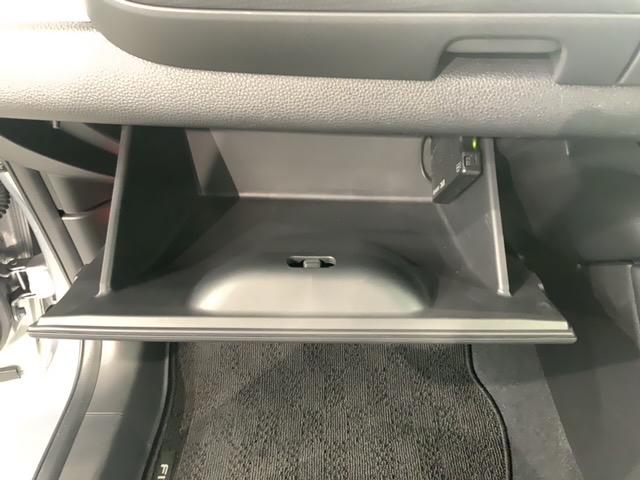 フィット ベーシック　Ｈ　ＳＥＮＳＩＮＧレス　ＥＴＣ　ＶＳＡ　スマートキー　盗難防止装置　整備記録簿　エアコン　Ｗエアバッグ　１オーナー車　イモビライザー　パワーステアリング　キーレス　パワーウインドウ　サイドエアバッグ（28枚目）