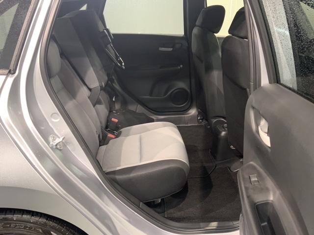 フィット ベーシック　Ｈ　ＳＥＮＳＩＮＧレス　ＥＴＣ　ＶＳＡ　スマートキー　盗難防止装置　整備記録簿　エアコン　Ｗエアバッグ　１オーナー車　イモビライザー　パワーステアリング　キーレス　パワーウインドウ　サイドエアバッグ（37枚目）